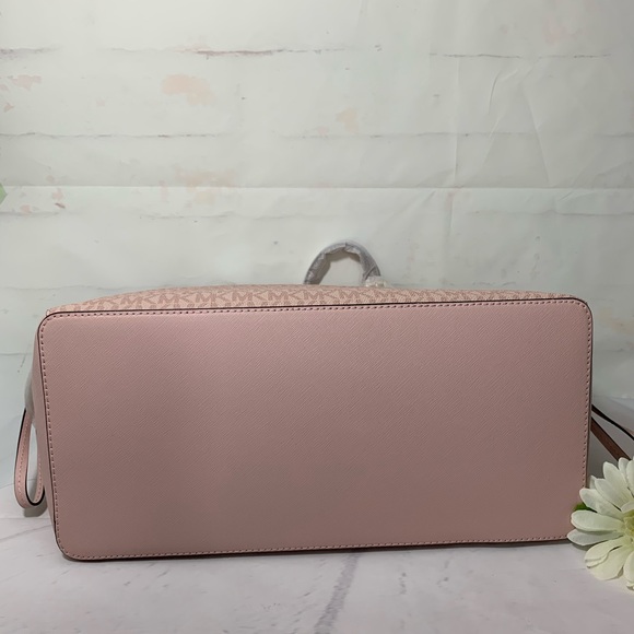 Michael Kors Gilly Large Drawstring Tote - Picture 2 of 9